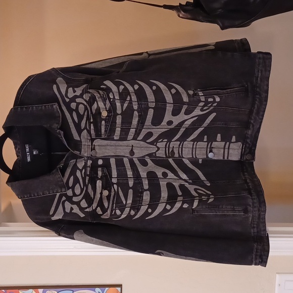 DOLLSKILL TRICKZ N TREATZ 2X SKELETON BONES ON FRONT AND ARMS GREY DENIUM JACKET - Picture 12 of 13